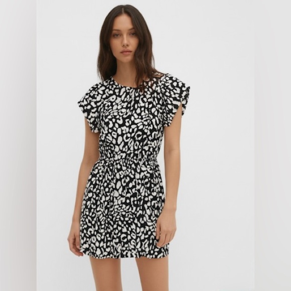 Talula Aritzia Grey & Black Animal Print Flutter Sleeve Dress Size 4 - Picture 15 of 15